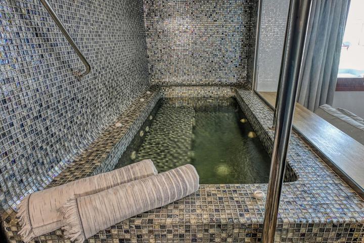 Hot Tub 83 of 110