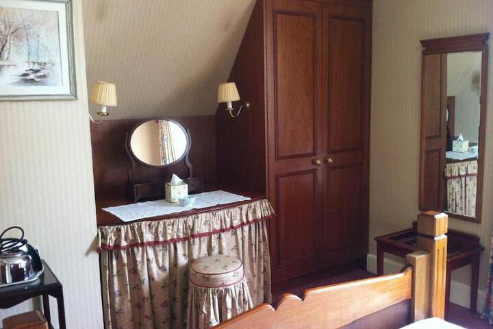 Room 16 of 46
