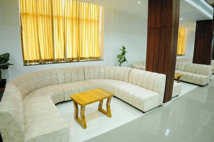 Ballroom/Hall 68 of 94