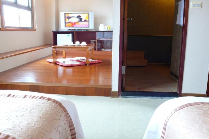Room 14 of 48