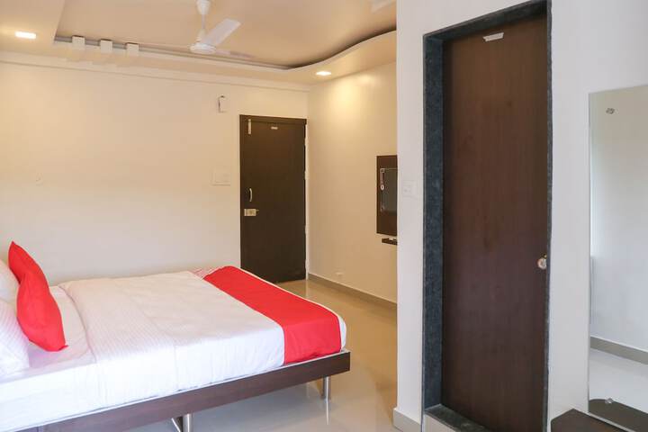Room 9 of 13