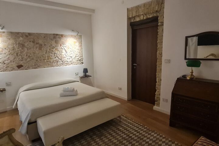 Room 15 of 42