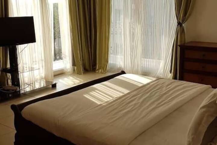 Room 8 of 130