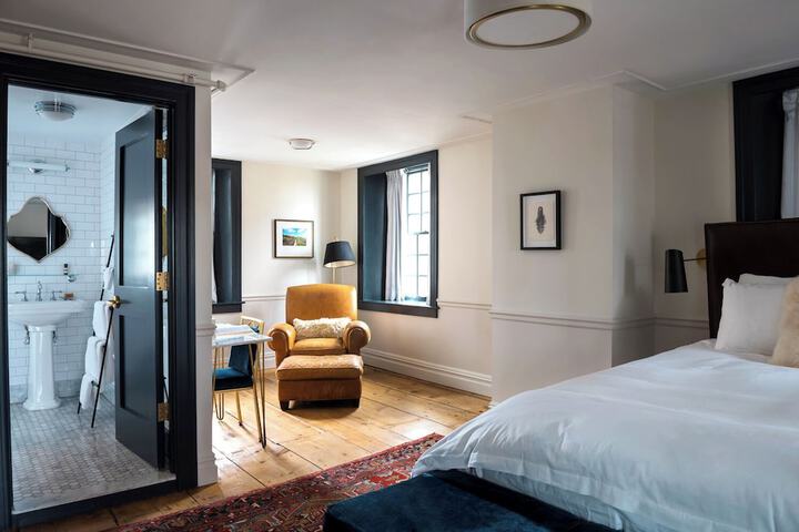 Room 106 of 124