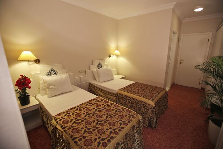 Room 2 of 10