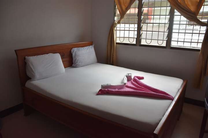 Room 4 of 10