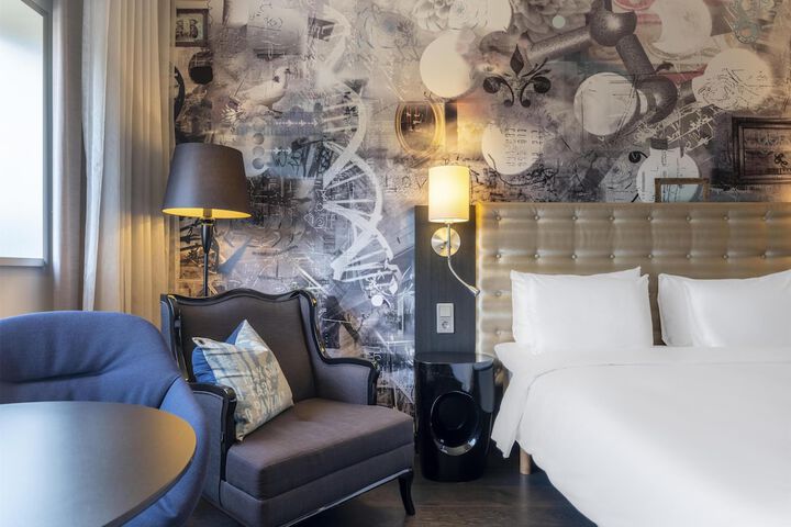 Room 52 of 317