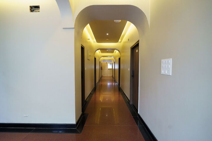 Ballroom/Hall 48 of 60
