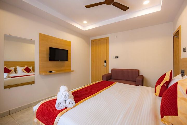 Room 10 of 14