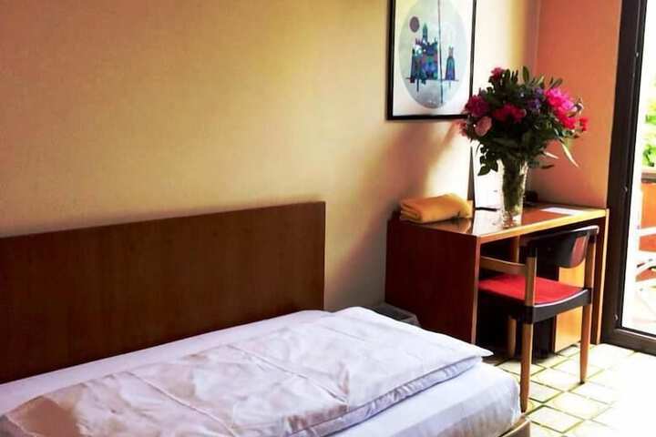 Room 16 of 70