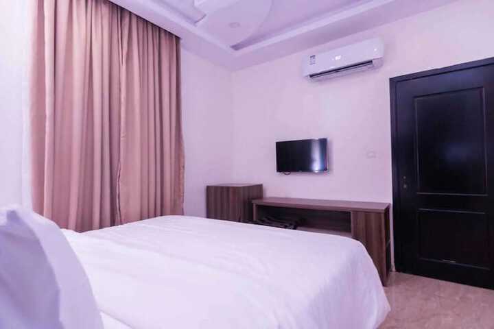 Room 7 of 19