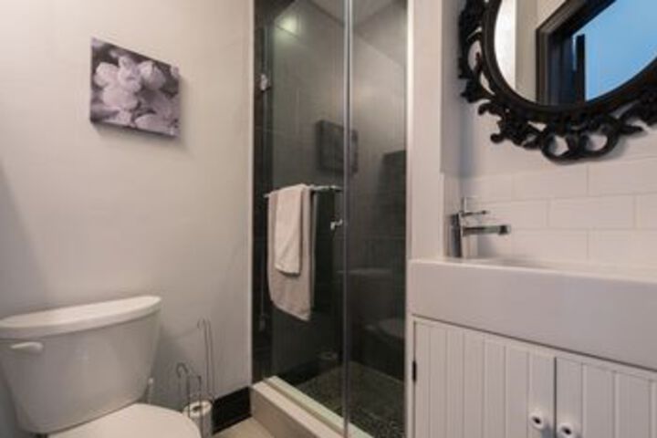 Room 3 of 18