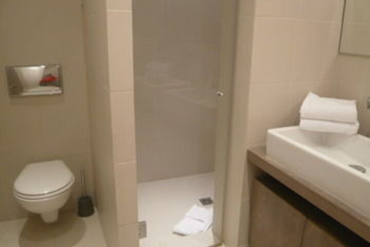 Room 4 of 71