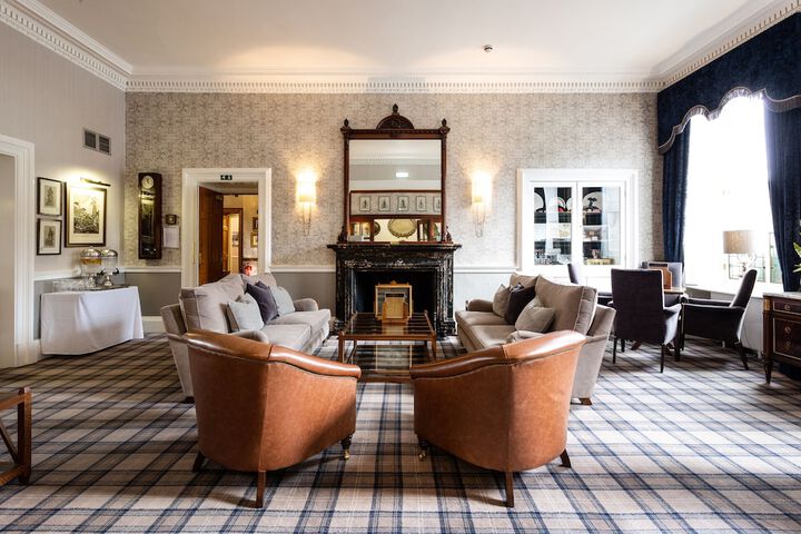 Lounge 68 of 76