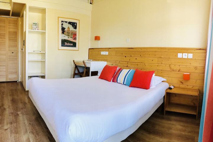 Room 25 of 141