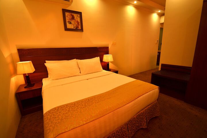 Room 12 of 19