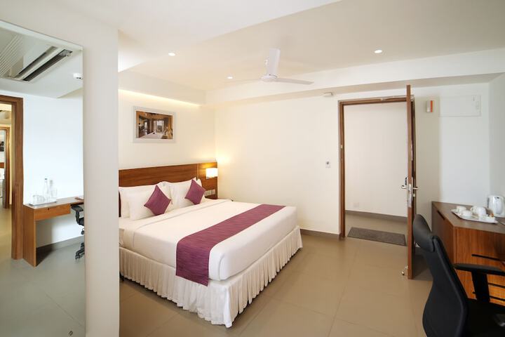 Room 9 of 28