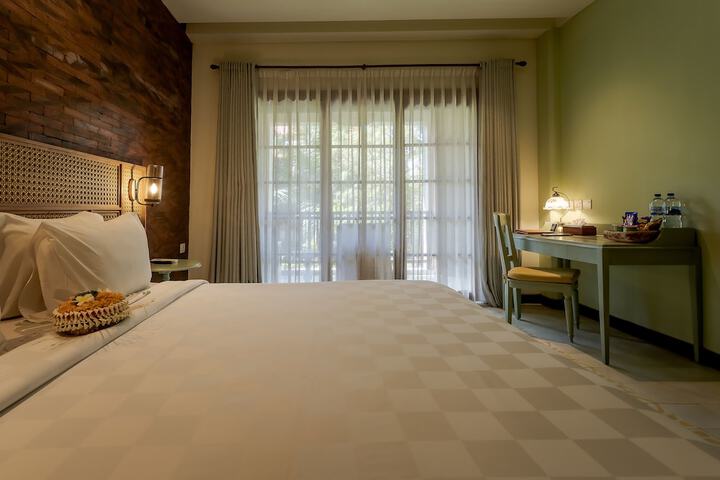 Room 6 of 206