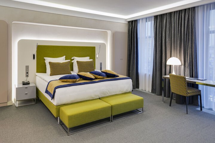 Room 7 of 42