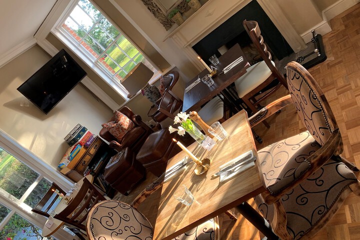 Dining 55 of 77