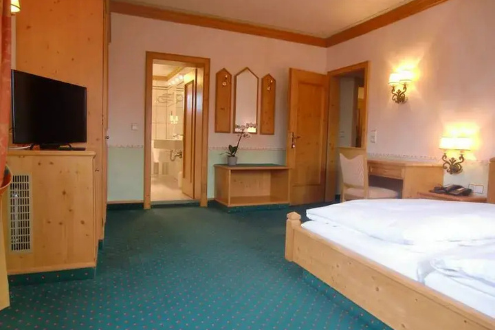 Room 3 of 14