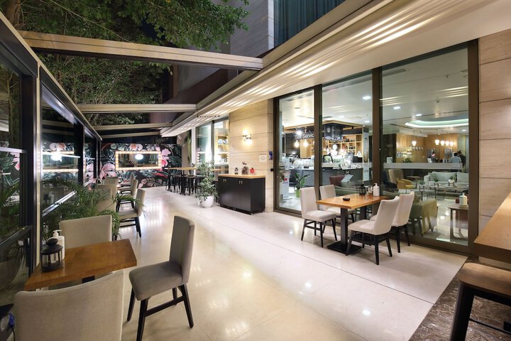 Coffee shop