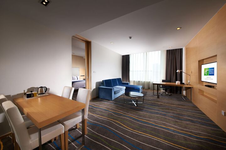 Room 6 of 51