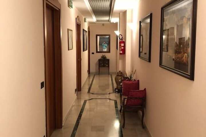 Ballroom/Hall 43 of 45