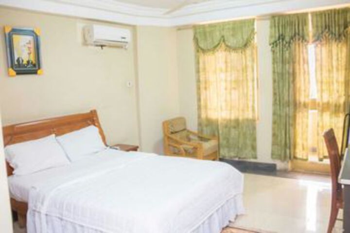 Room 10 of 22