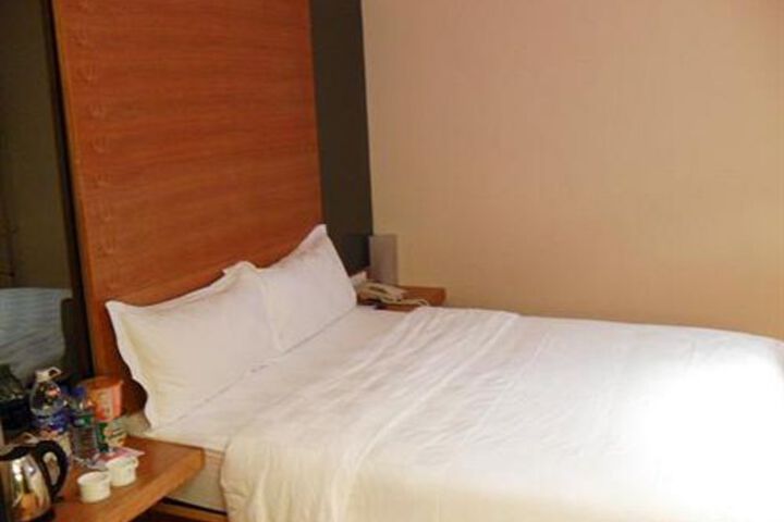 Room 6 of 35