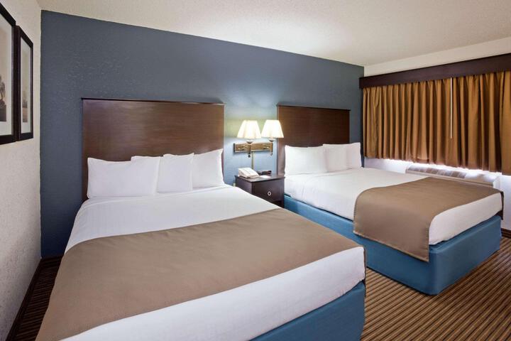 2 Queen Beds (13 of 31)