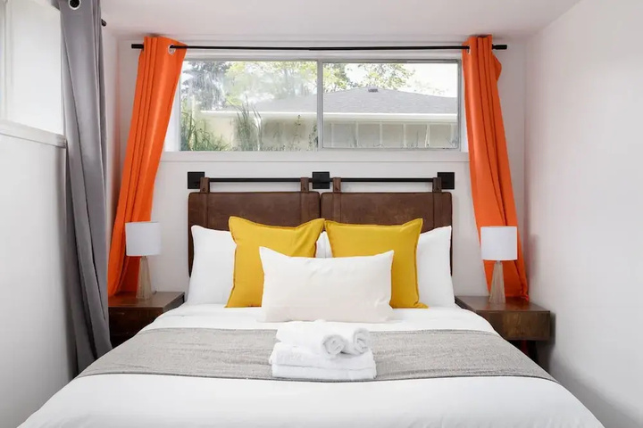 Room 3 of 20