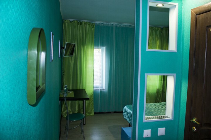Room 13 of 38