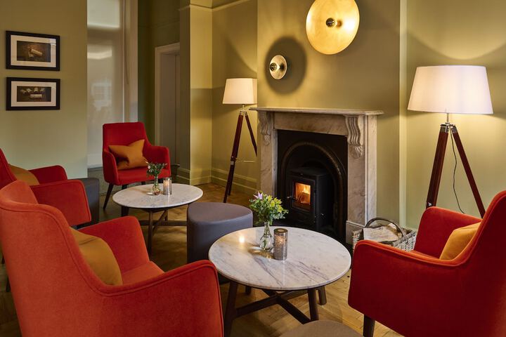 Lounge 57 of 64