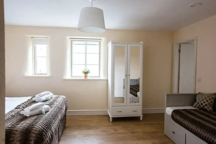 Room 4 of 14