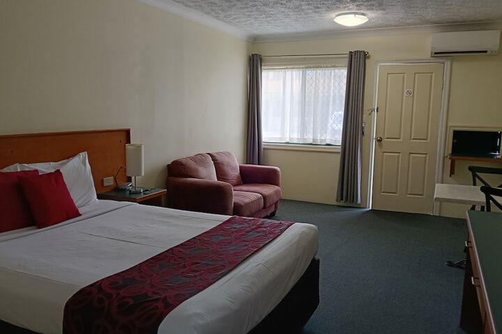Room 4 of 13