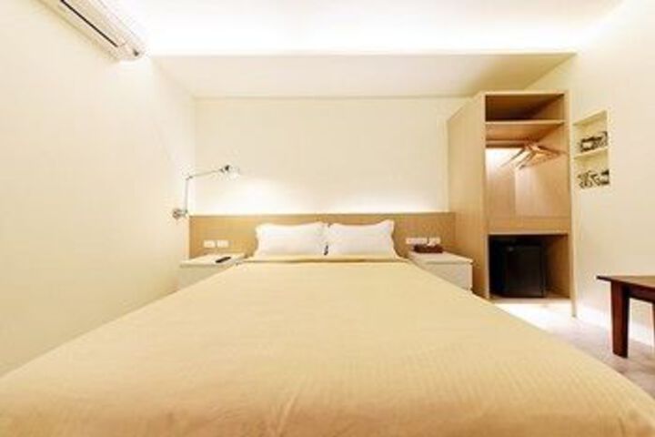 Room 16 of 25