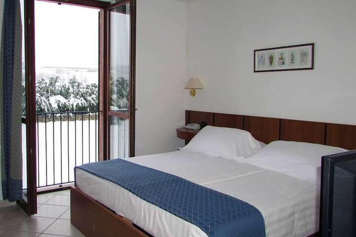 Room 7 of 24