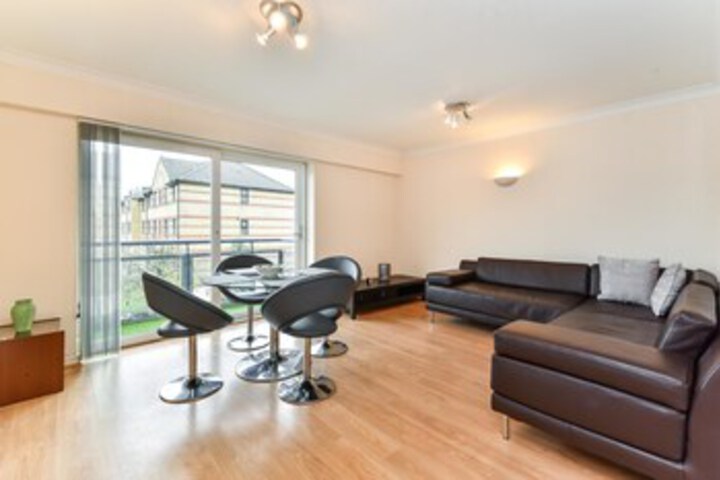 Superb Two Bedroom Flat by The Water - Great Views