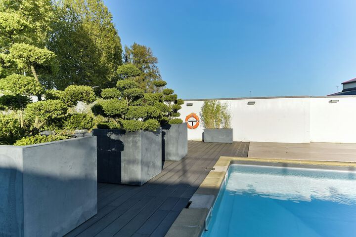 Pool 54 of 92