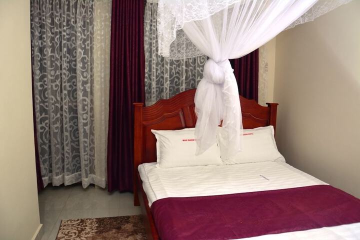 Room 10 of 26