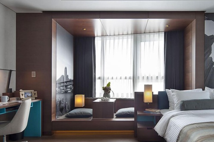 Room 10 of 18