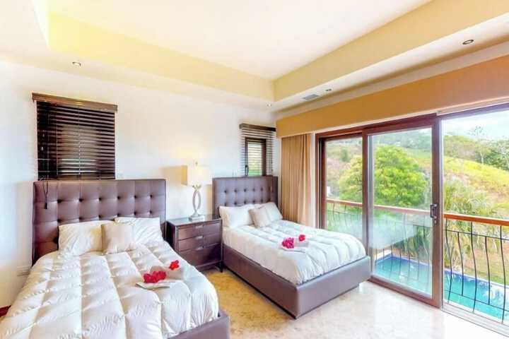 Room 19 of 171