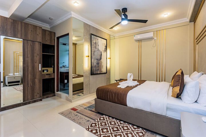Room 15 of 74