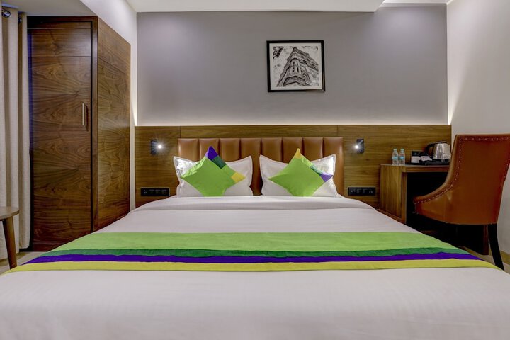 Room 8 of 34