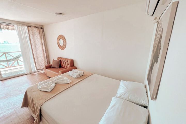 Room 13 of 18