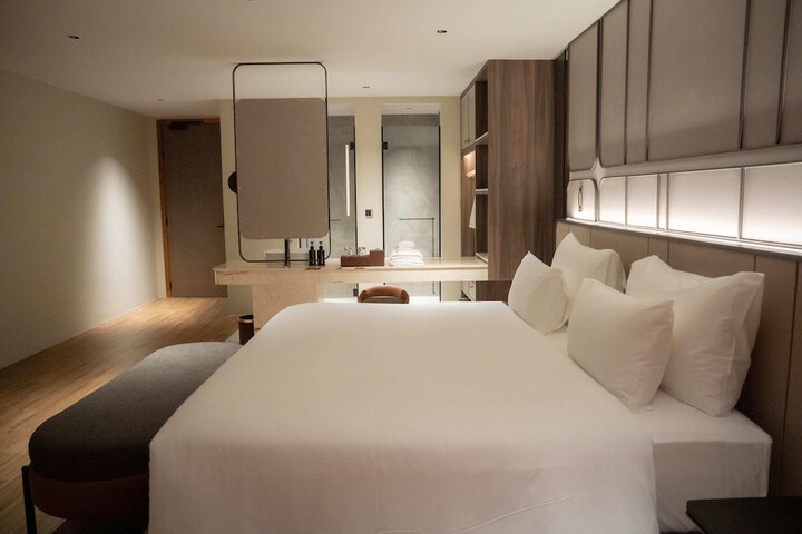 Room 135 of 216