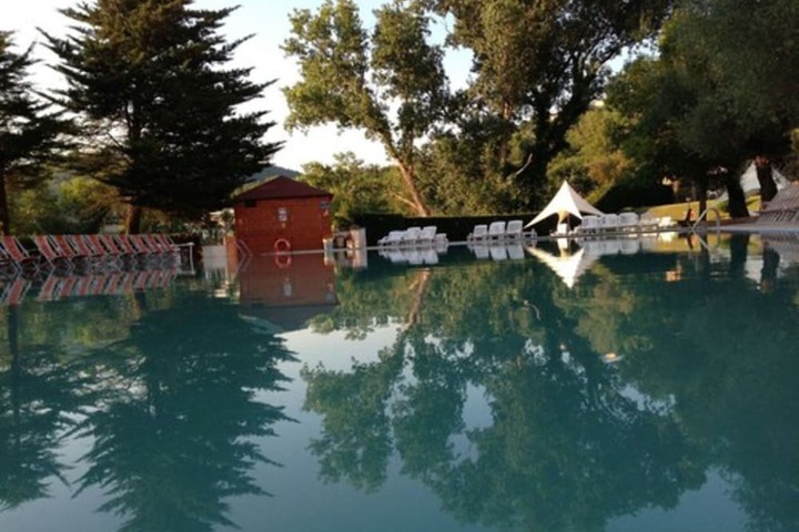 Pool 10 of 25