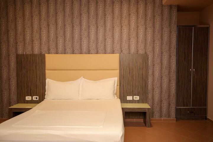 Room 37 of 218