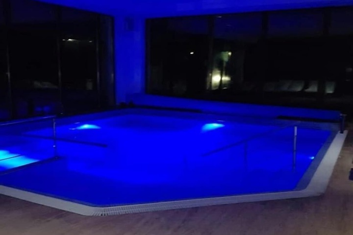 Pool 13 of 44